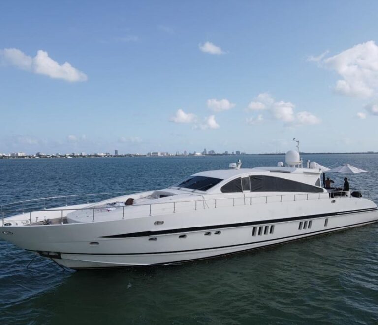 90 footer Deep Yacht
